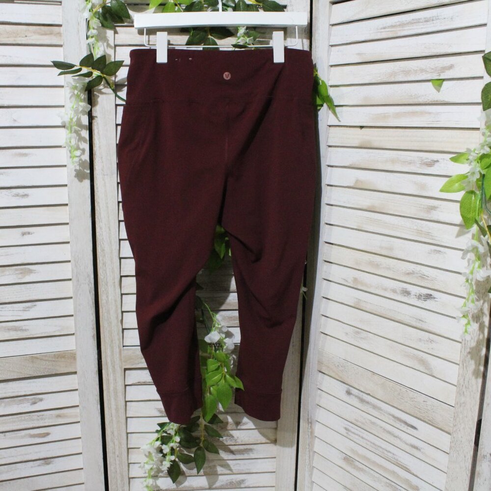 LIVI High-Rise Soft Capri Leggings with Pockets - Hem Detail - Burgundy (311) - Picture 7 of 10